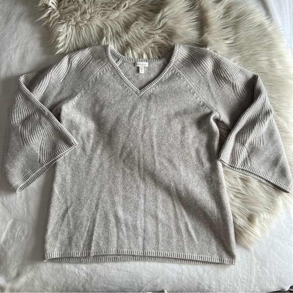 Garnet Hill Sweaters - Garnet Hill gray Cashmere Bell-Sleeve Sweater Small v neck warm cozy Christmas